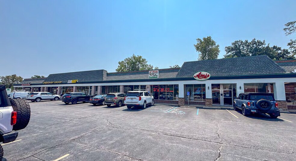 More Photos Of 9814-9833 Manchester Rd, Saint Louis Unknown For Lease