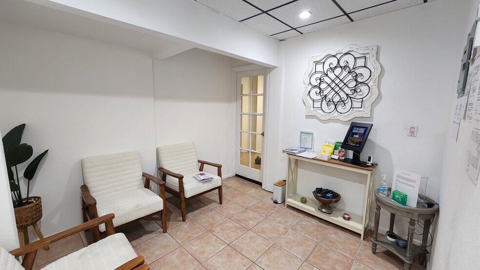 More Photos Of 7800 W Oakland Park Blvd, Sunrise Medical For Sale