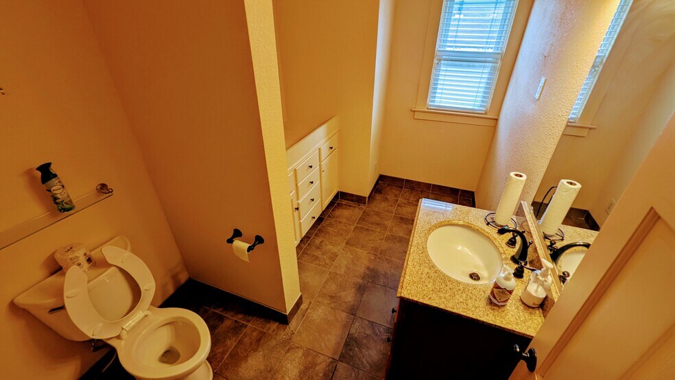 More Photos Of 607 Lincolnway W, Mishawaka Office Residential For Lease