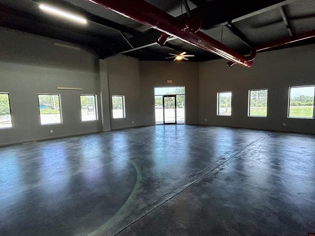 More Photos Of 1300 E Main St, Flippin Showroom For Sale