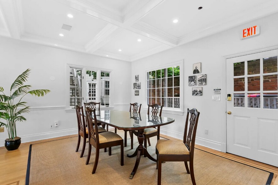 More Photos Of 656 Harbor Rd, Southport Office For Lease