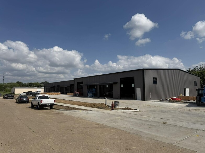 More Photos Of 2357 Doreen St, Grand Prairie Unknown For Lease