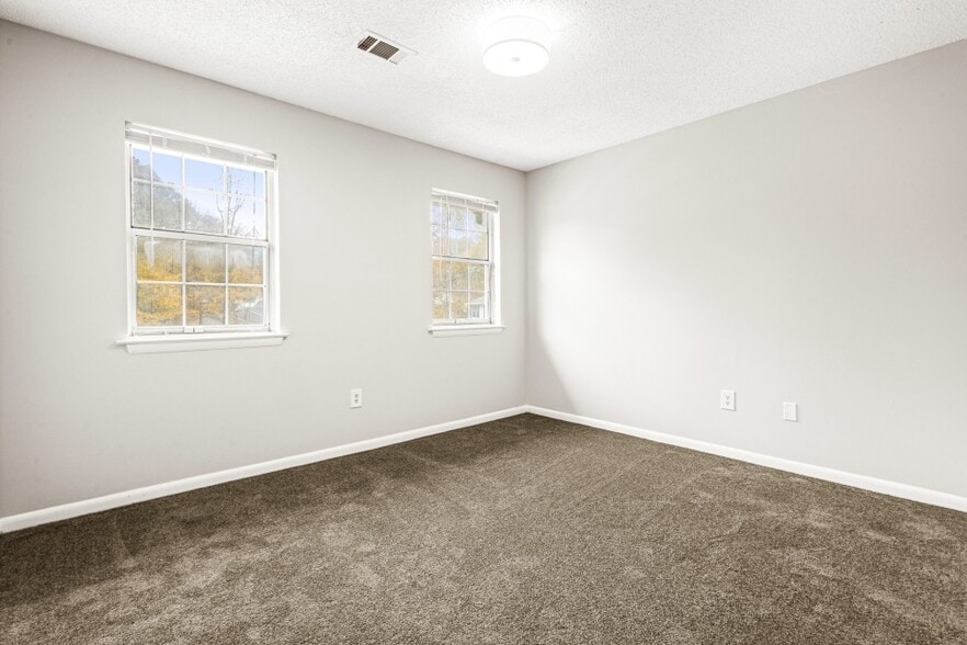 More Photos Of 82 Berry Dr, Newnan Apartments For Sale