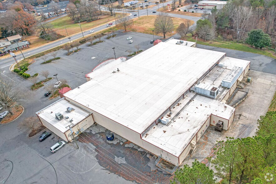 More Photos Of 1925-1955 Davis Park Rd, Gastonia General Retail For Sale