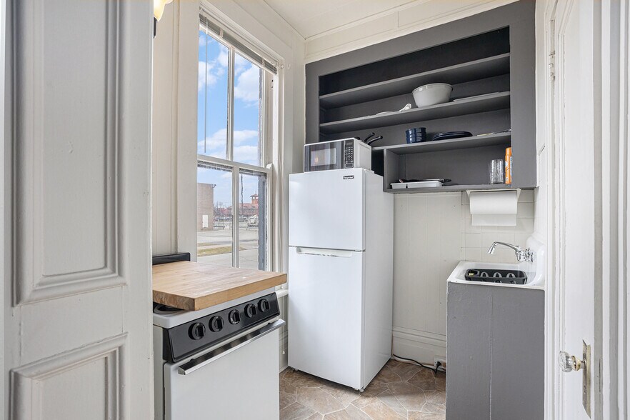 More Photos Of 701 Center Ave, Bay City Apartments For Sale