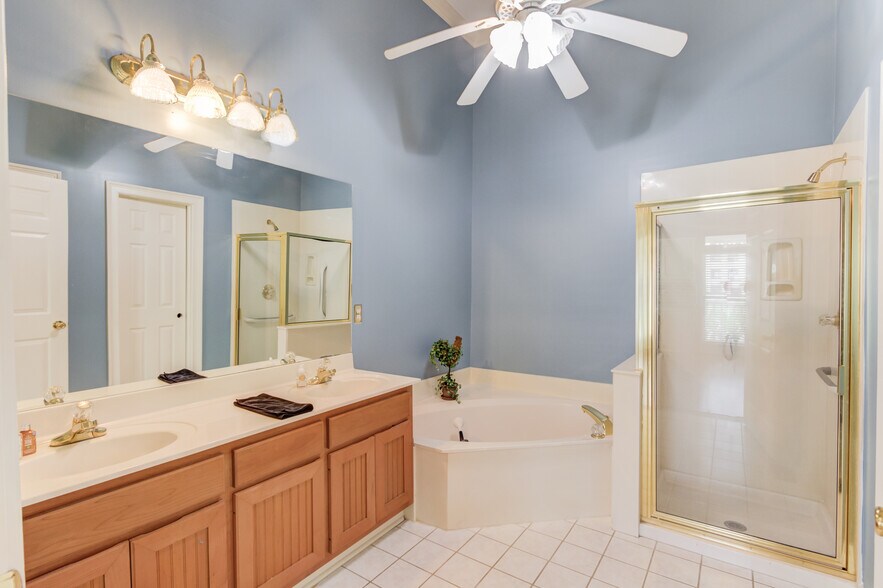 More Photos Of 152 E Shadburn Ave, Buford Office For Sale