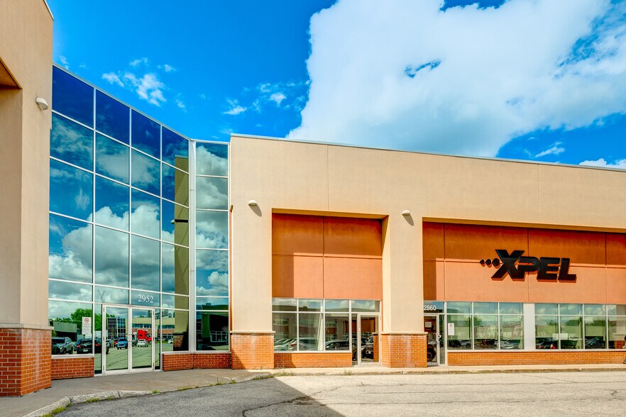 More Photos Of 2900-2976 Rue Joseph-A.-Bombardier, Laval Warehouse For Lease