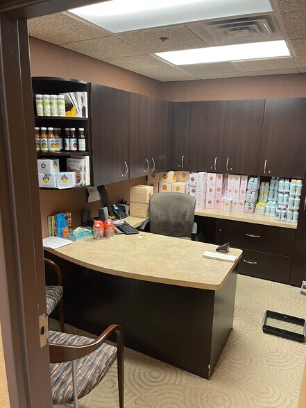 More Photos Of 355-385 W Northwest Hwy, Palatine General Retail For Sale