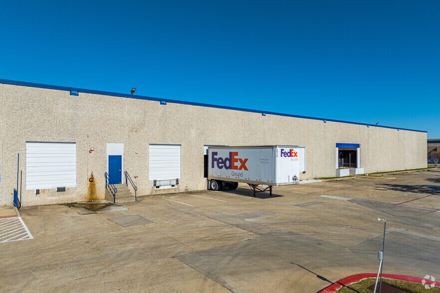 More Photos Of 3401 Garden Brook Dr, Farmers Branch Manufacturing For Lease