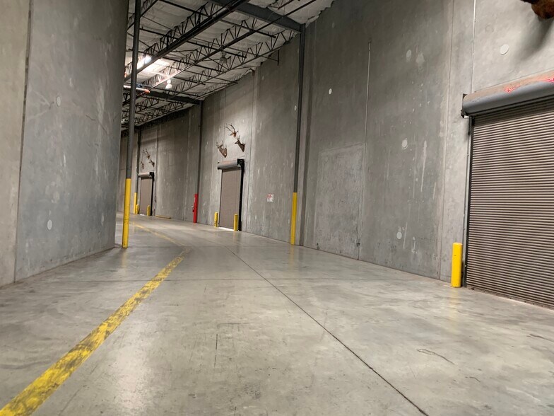 More Photos Of 1705 Texas Ave, El Paso Warehouse For Sale