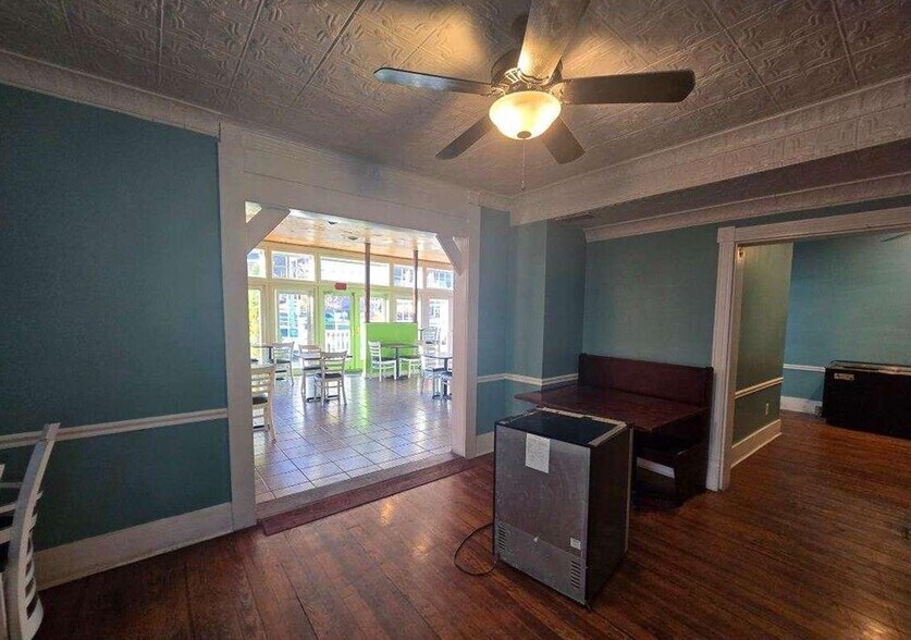 More Photos Of 174 N Washington St, Berkeley Springs Restaurant For Sale