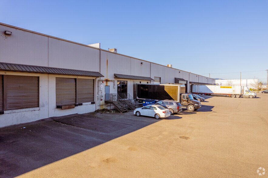 More Photos Of 3342 NW 26th Ave, Portland Warehouse For Lease