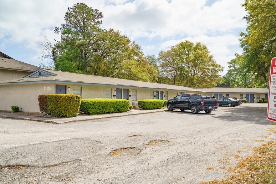 More Photos Of 11010 Middleground Rd, Savannah Apartments For Sale