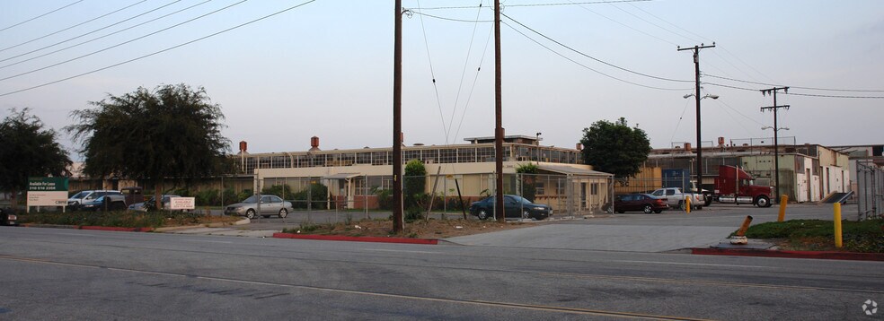 More Photos Of 2966 E Victoria St, Compton Warehouse For Lease