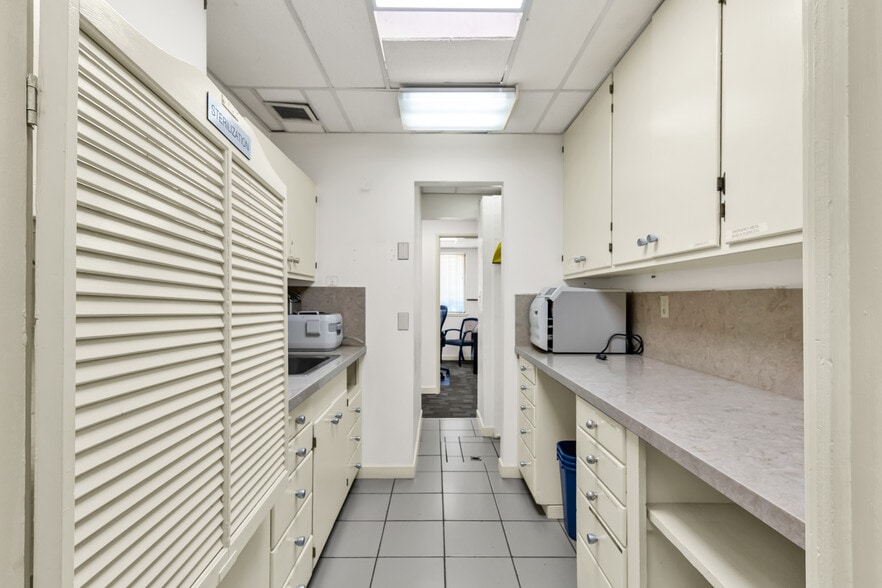 More Photos Of 7930 MacArthur Blvd, Oakland Medical For Sale