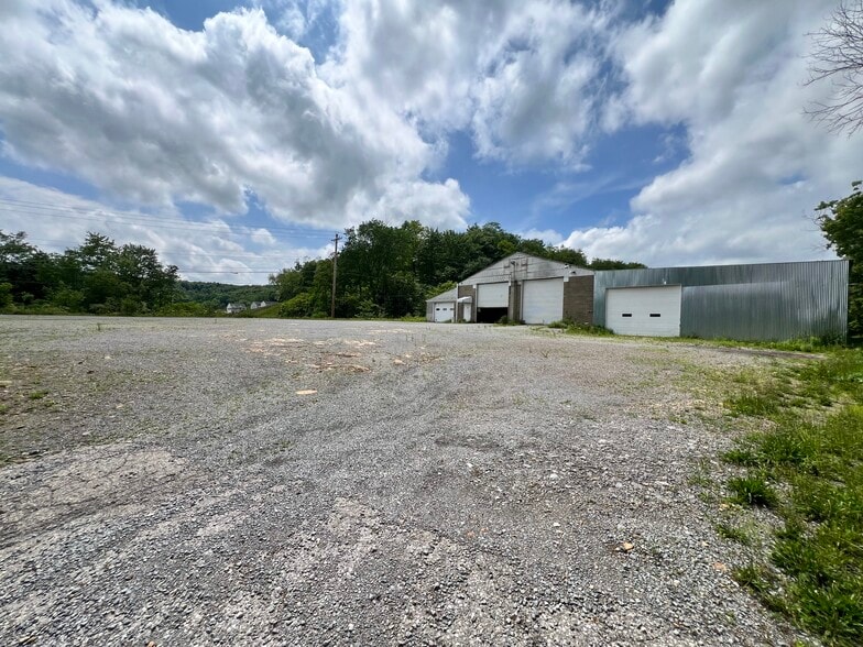 More Photos Of 2470 Evans City Rd, Harmony Warehouse For Lease