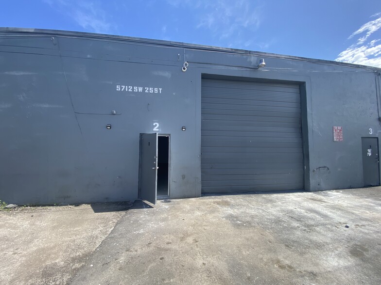 Primary Photo Of 5712 SW 25th St, West Park Warehouse For Lease