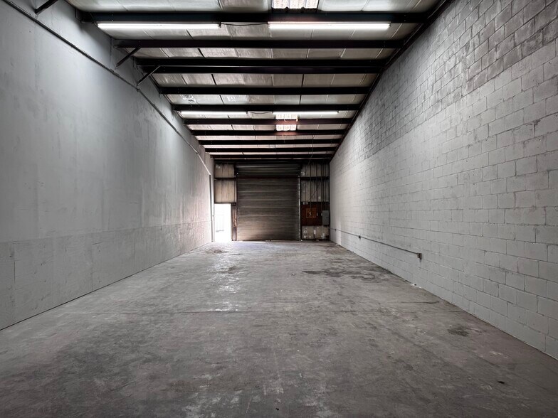 More Photos Of 4169 Hillsborough Ave, Tampa Warehouse For Lease