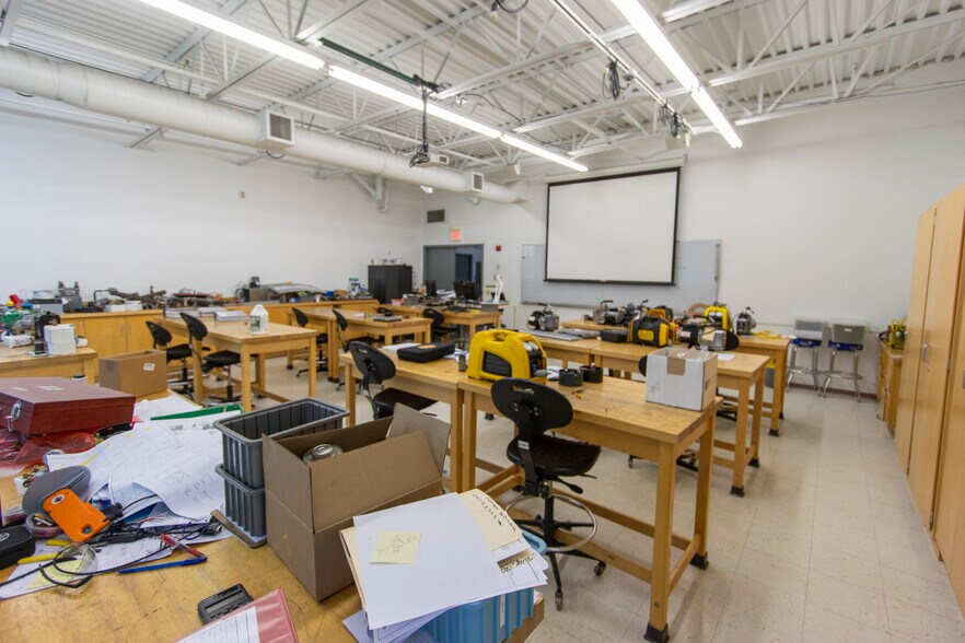 More Photos Of 205 Alexandra Way, Carol Stream Industrial For Sale