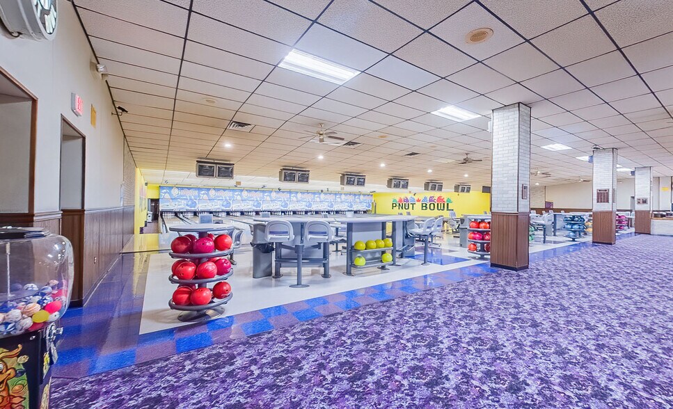 More Photos Of 2701 P Nut Ln, Bloomsburg Bowling Alley For Sale