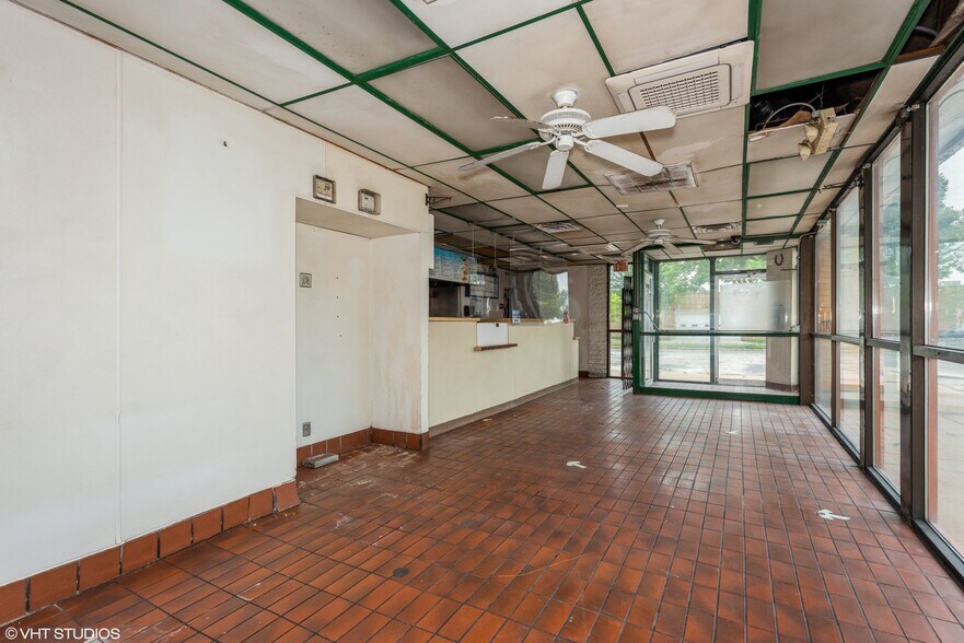More Photos Of 7100 Roosevelt Rd, Oak Park Restaurant For Sale