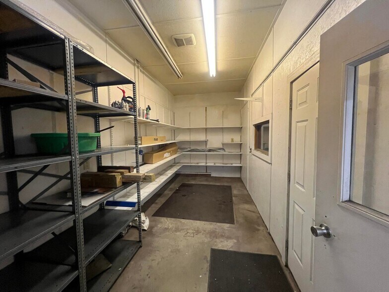 More Photos Of 380 S Main St, De Graff Light Manufacturing For Sale