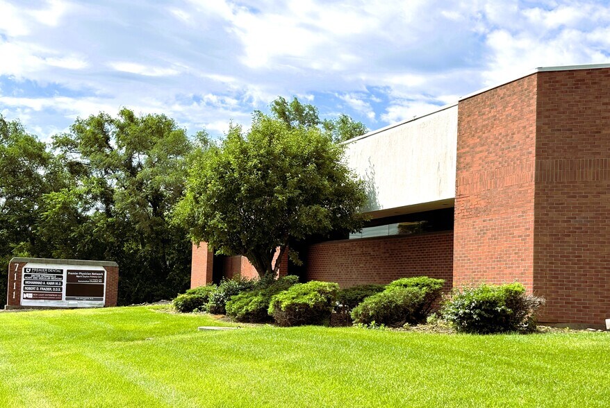 More Photos Of 7111 N Main St, Dayton Office For Sale