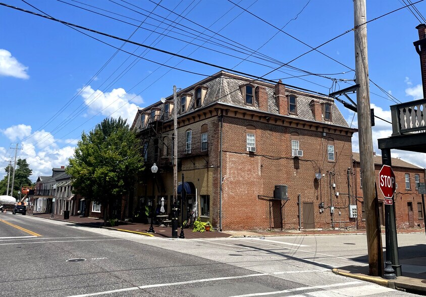 More Photos Of 900 N 2nd St, Saint Charles Storefront Retail Residential For Sale