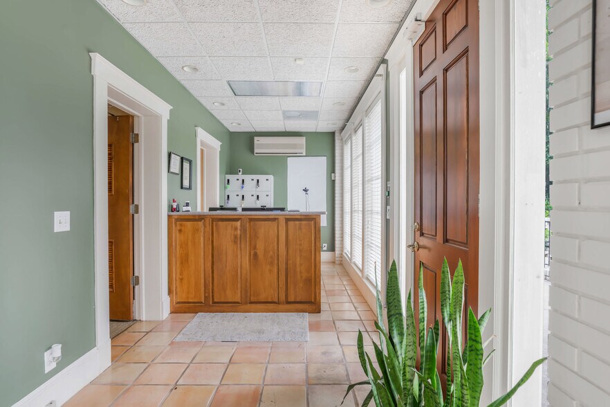 More Photos Of 720 North Ave, Macon-Bibb Office Residential For Sale