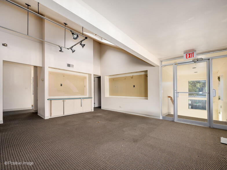 More Photos Of 1815 Dundee Rd, Northbrook Storefront Retail Office For Sale