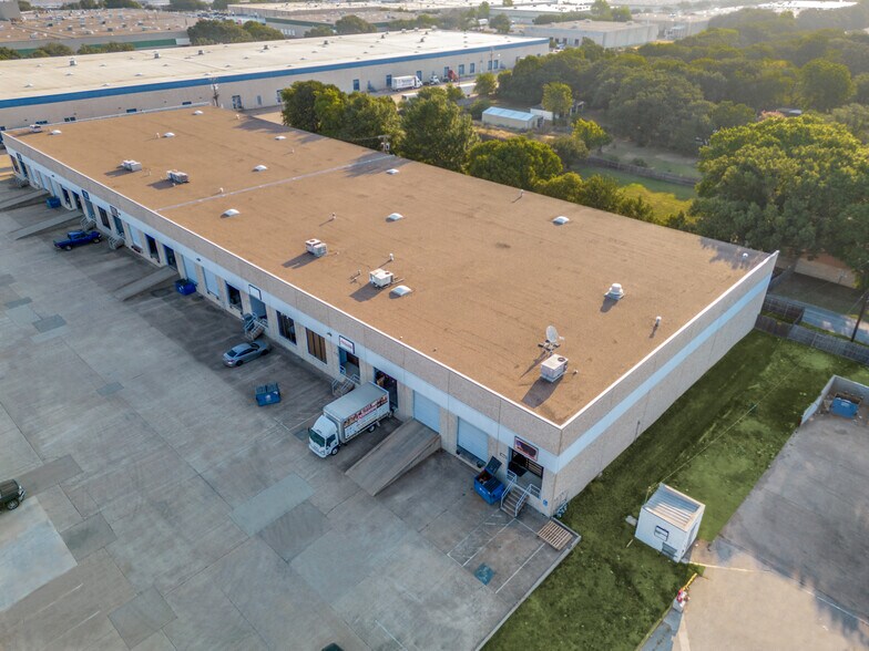 More Photos Of 1922-1938 N Great Southwest Pky, Grand Prairie Distribution For Lease