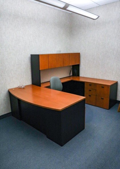 More Photos Of 1605 Heritage Dr, Northfield Office For Lease