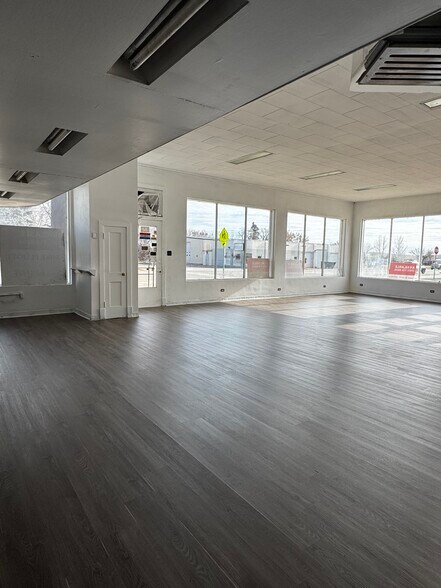 More Photos Of 620 Elk St, Alexander Warehouse For Sale