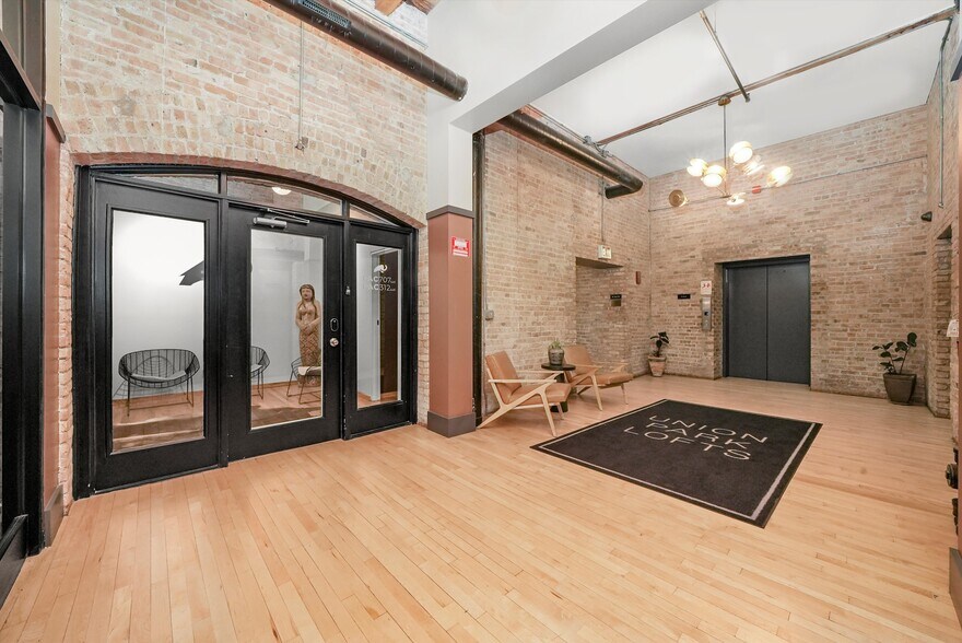 More Photos Of 1327 W Washington Blvd, Chicago Loft Creative Space For Lease
