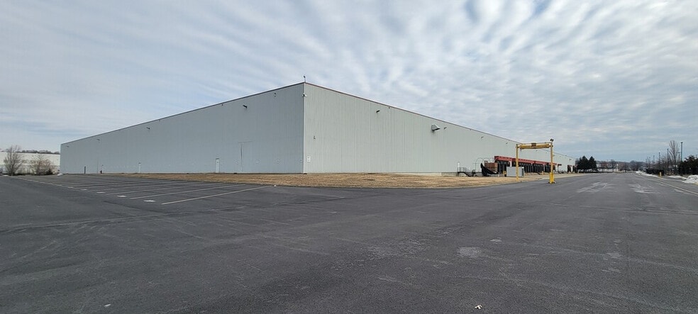 More Photos Of 29 Elizabeth Dr, Chester Distribution For Lease