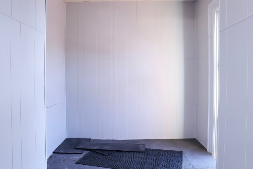 More Photos Of 126 E Lincolnway, Morrison Specialty For Sale