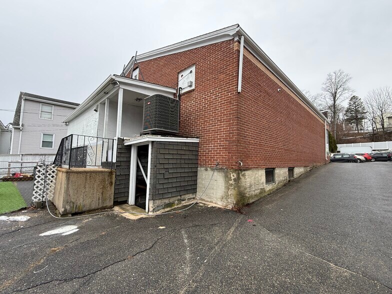 More Photos Of 118 W Boylston St, Worcester Freestanding For Sale