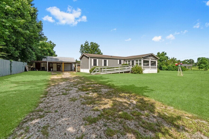 More Photos Of 3318 SH-146S, Livingston Mixed Retail For Sale