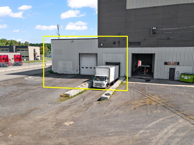More Photos Of 35-75 Rue De L'acier, Coteau-du-lac Manufacturing For Sale