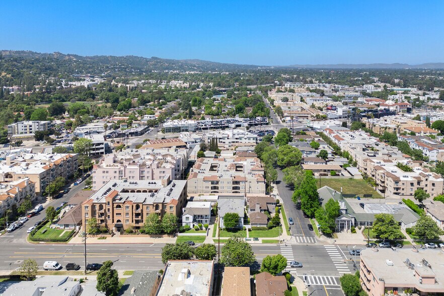 More Photos Of 4259 Cahuenga Blvd, Toluca Lake Apartments For Sale