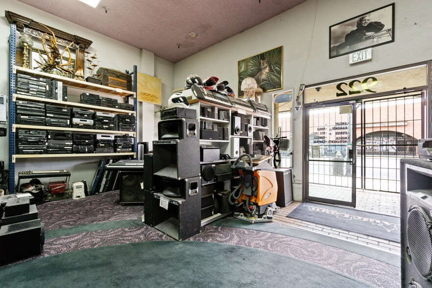 More Photos Of 920 Van Ness Ave, Fresno Parking Garage For Sale