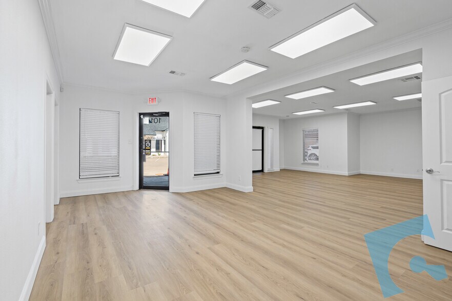 More Photos Of 189 Elm St, Lewisville Office For Sale