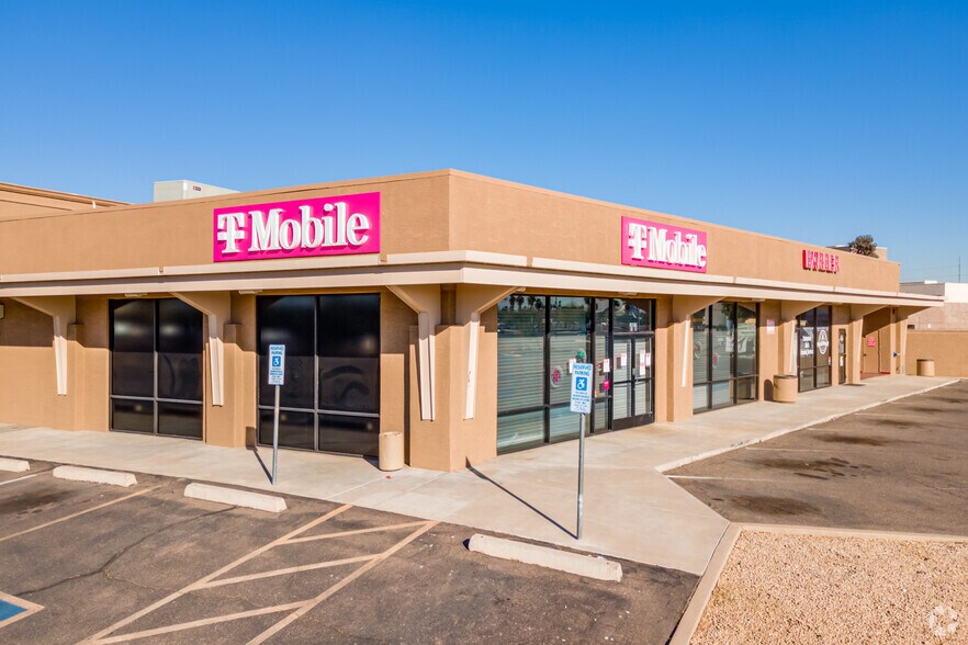 More Photos Of 10215 N 28th Dr, Phoenix General Retail For Lease