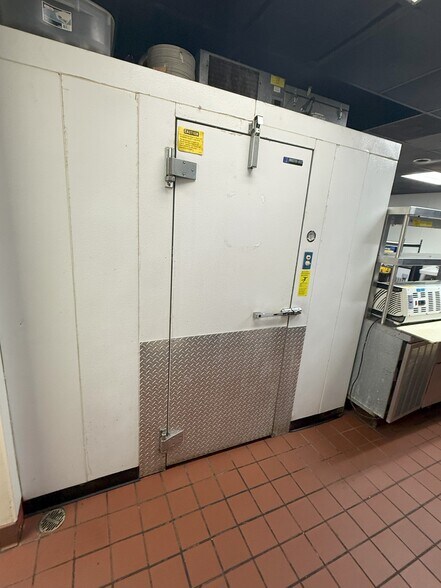More Photos Of 790 Station St, Herndon Loft Creative Space For Lease