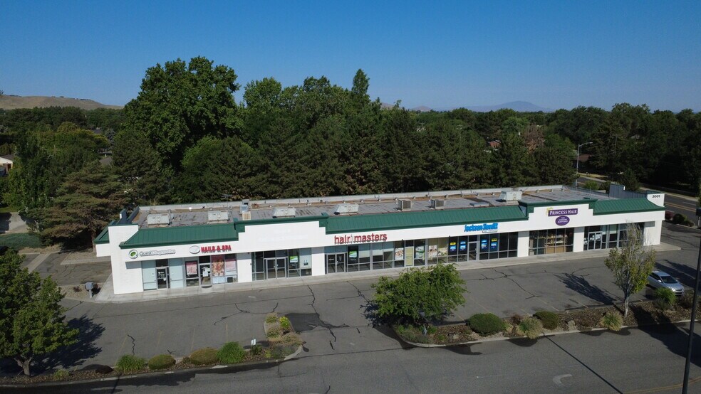 More Photos Of 3001 W 10th Ave, Kennewick Storefront For Lease