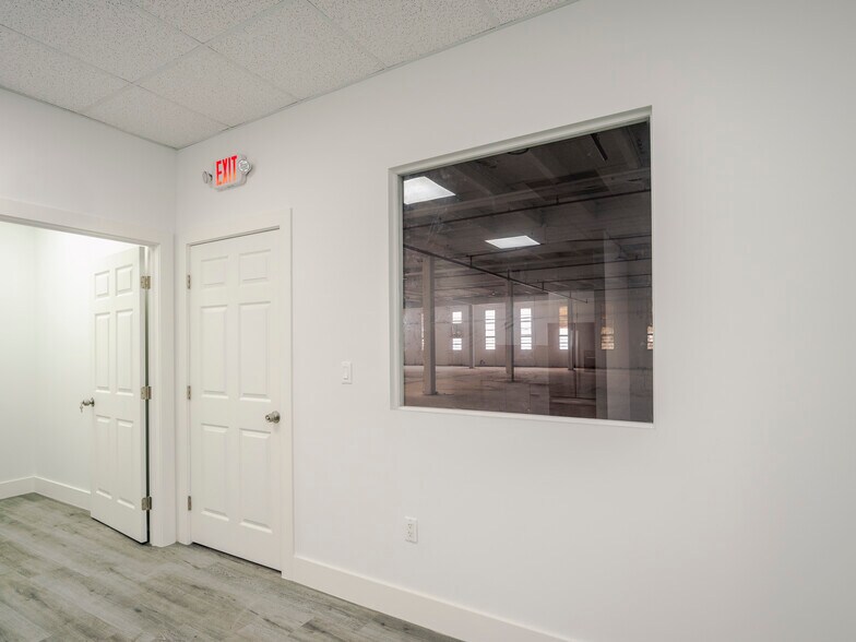 More Photos Of 6721 NW 36th Ave, Miami Distribution For Lease