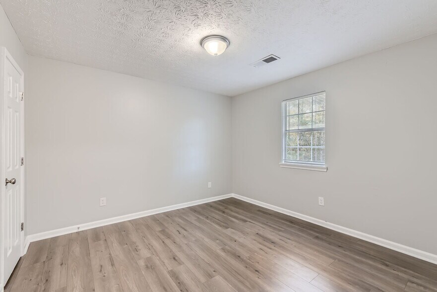 More Photos Of 8537 Pineland Dr, Jonesboro Apartments For Sale