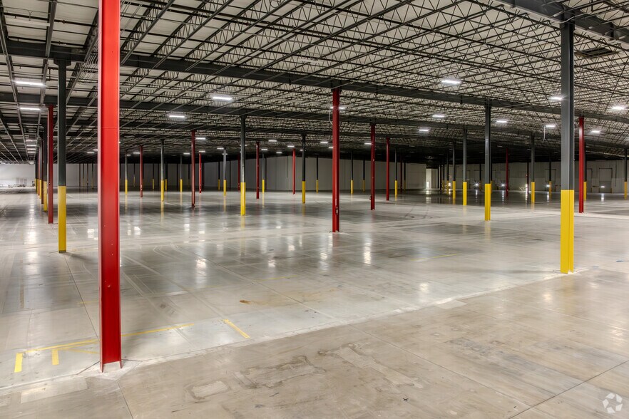 More Photos Of 3400 Southpark Pl, Grove City Warehouse For Lease