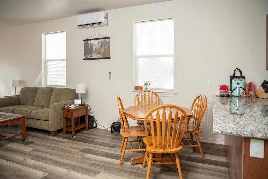 More Photos Of 708-724 Cedar Creek Ave, Montrose Apartments For Sale