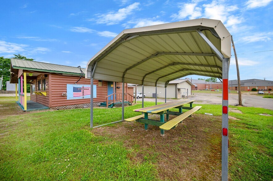 More Photos Of 309 E Washington St, Idabel Specialty For Sale